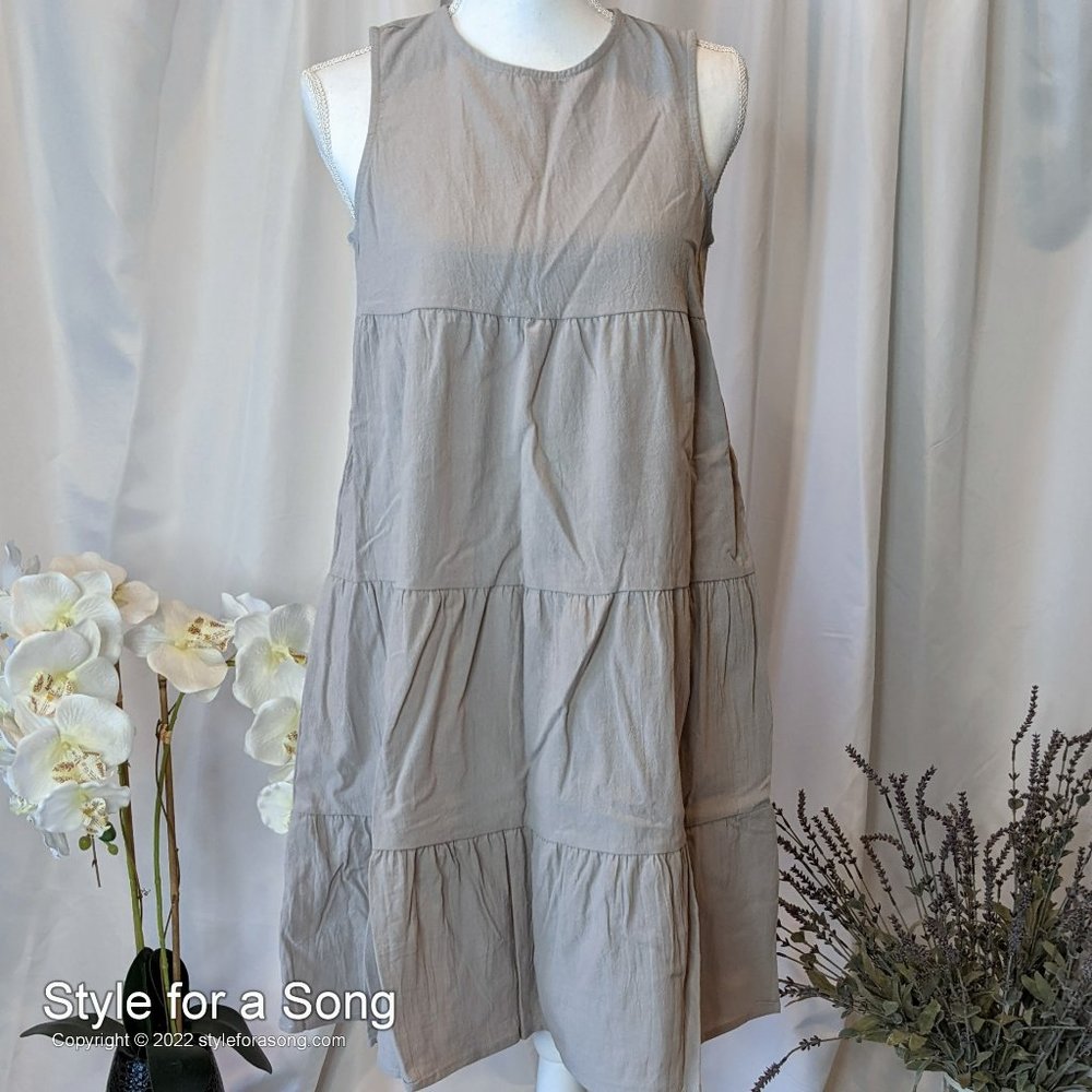 NWOT Gray Tiered Trapeze Linen-Like Dress S